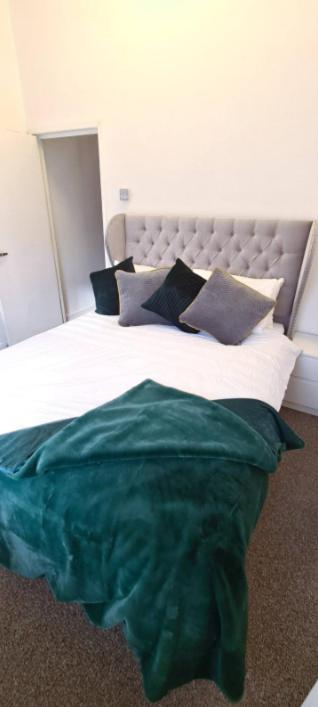 Entire 2 Bed Flat On 3Rd Floor Near City Centre & Stadium Cardiff Eksteriør billede