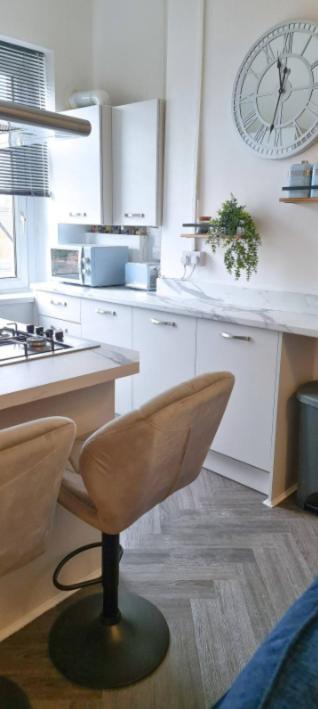 Entire 2 Bed Flat On 3Rd Floor Near City Centre & Stadium Cardiff Eksteriør billede