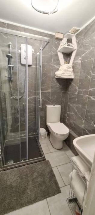 Entire 2 Bed Flat On 3Rd Floor Near City Centre & Stadium Cardiff Eksteriør billede