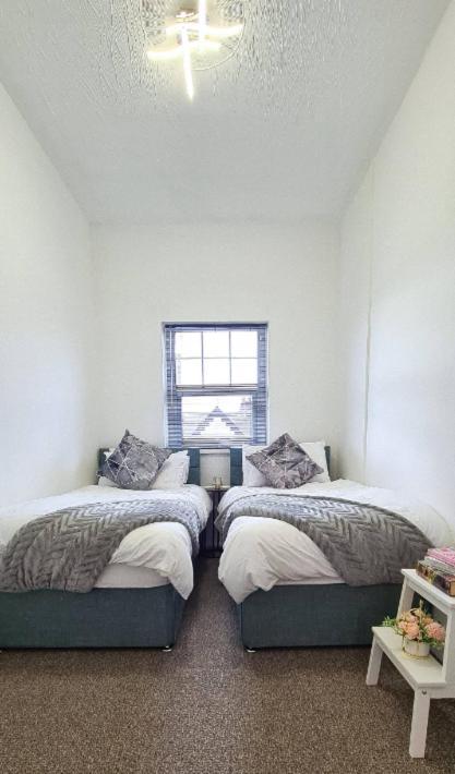 Entire 2 Bed Flat On 3Rd Floor Near City Centre & Stadium Cardiff Eksteriør billede