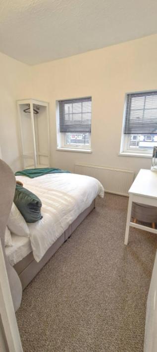 Entire 2 Bed Flat On 3Rd Floor Near City Centre & Stadium Cardiff Eksteriør billede